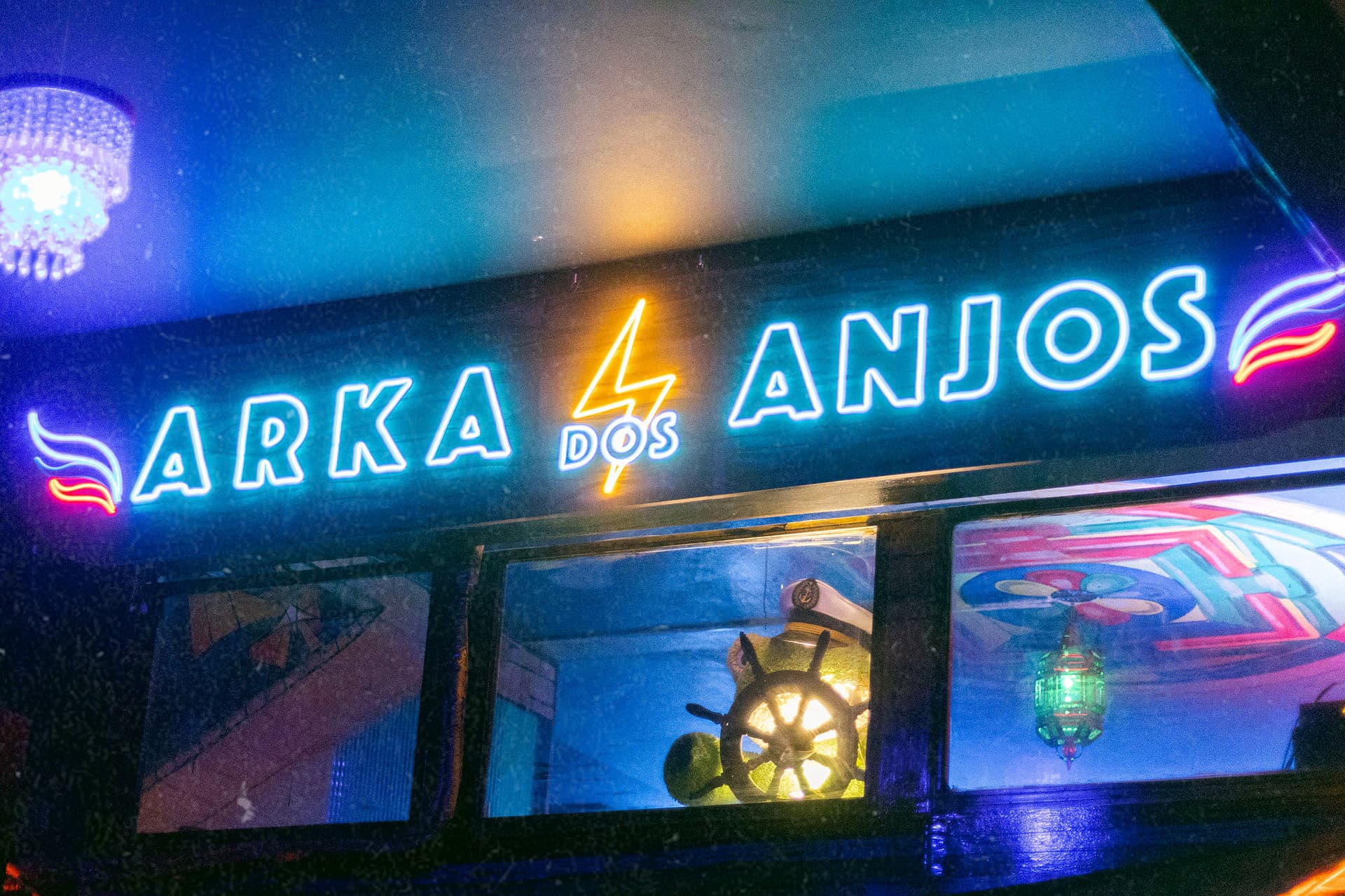 Letreiro neon Arka dos Anjos